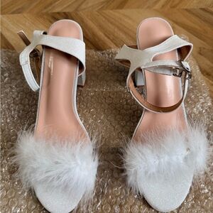 Women's White Feather Strap Sandals